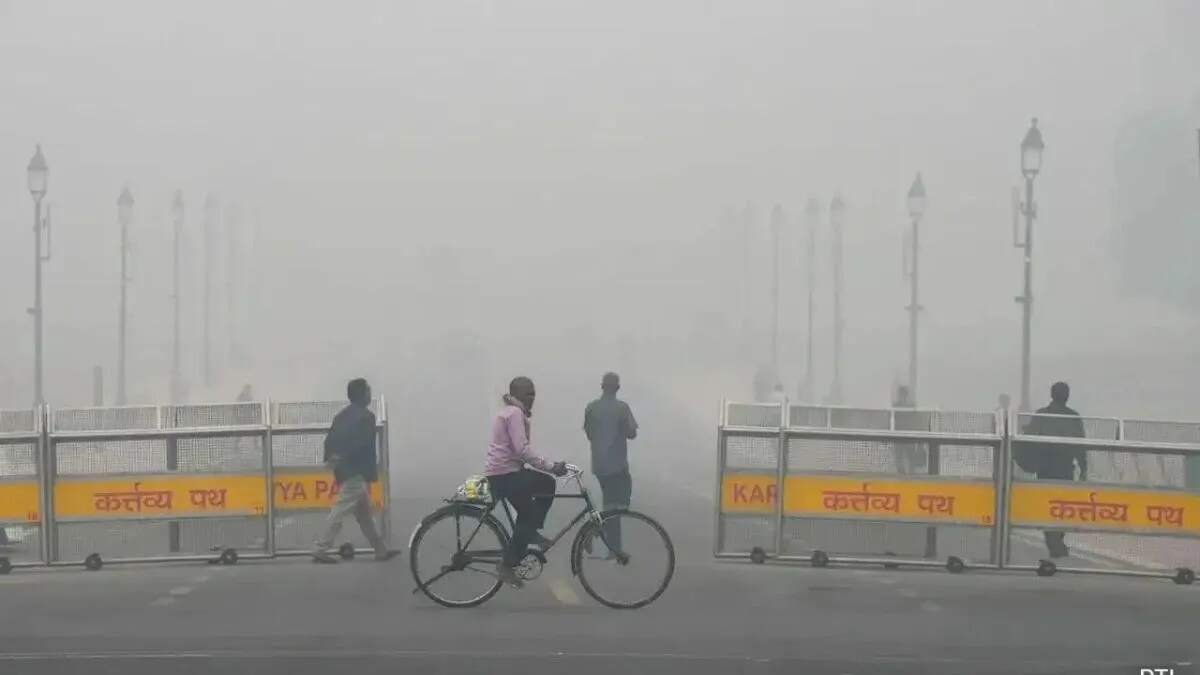 दिल्ली में दिवाली के बाद हवा की गुणवत्ता में गिरावट, AQI 400 के पार