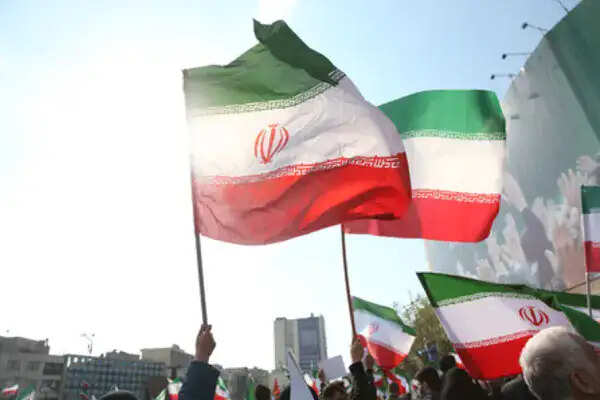 अमेरिका और ईरान के बीच सीजफायर पर सहमति, उल्लंघन के आरोप