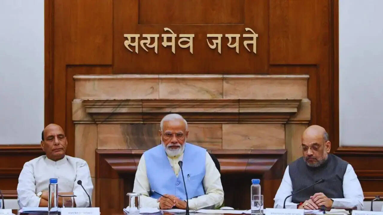 क्या भारत युद्ध के संकट से निपटने के लिए तैयार है? पीएम मोदी की CCS बैठक में उठे गंभीर मुद्दे