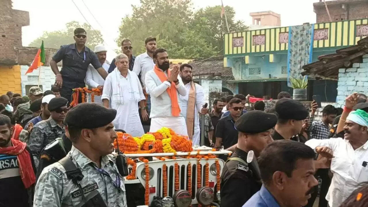 बिहार विधानसभा चुनाव: रोड शो में आचार संहिता उल्लंघन पर कार्रवाई