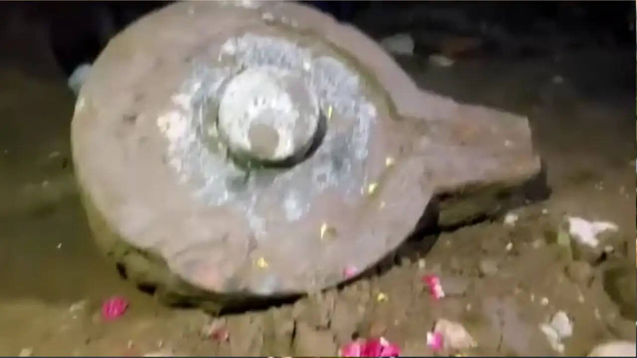 उज्जैन में महाकालेश्वर मंदिर के विस्तार के दौरान प्राचीन शिवलिंग की खोज