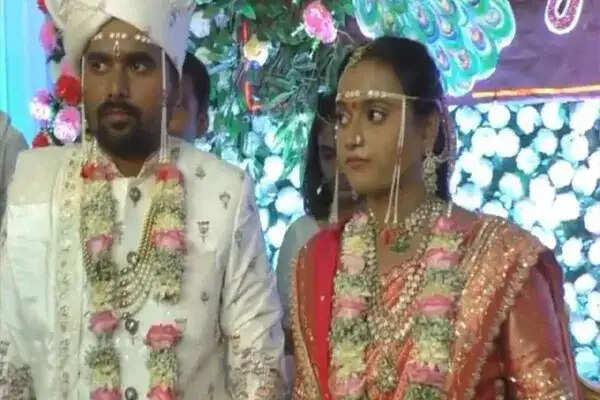 दूल्हे ने गांव को दिया 33.6 करोड़ रुपये का अनोखा उपहार