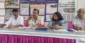 ओपेरा गार्डन सोसाइटी के निवासियों का बिल्डर के खिलाफ प्रदर्शन