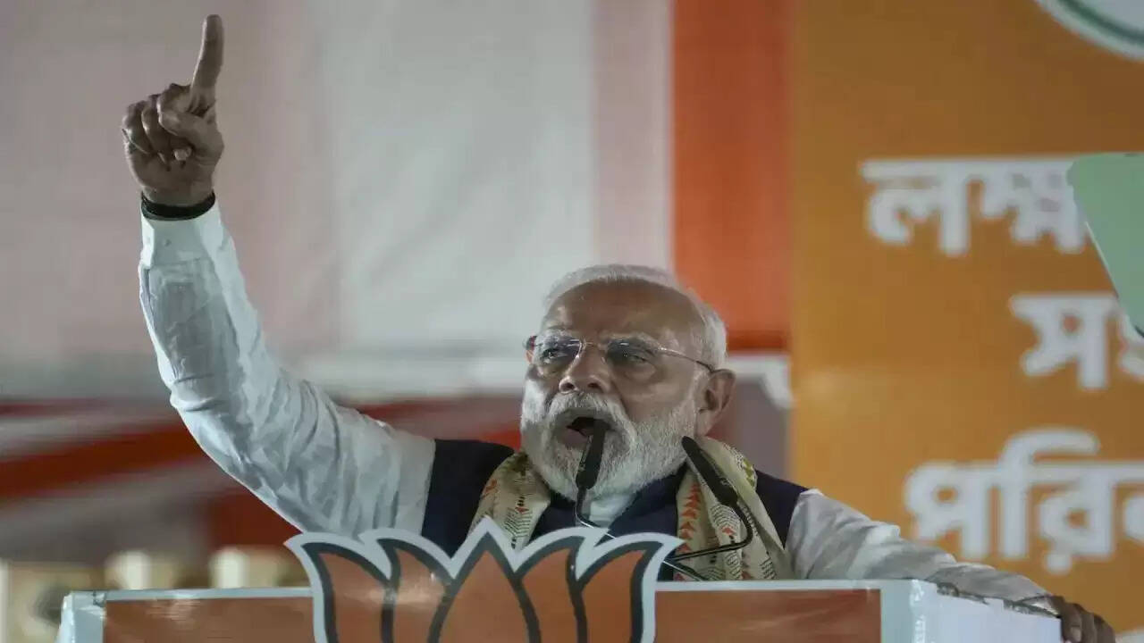 कोलकाता में पीएम मोदी का भाषण: टीएमसी पर कसा तंज, मेट्रो कॉरिडोर का उद्घाटन