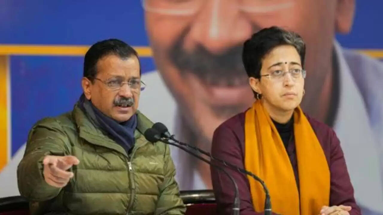 दिल्ली में बारिश से मौतों का सिलसिला: 'आप' ने सरकार पर उठाए सवाल