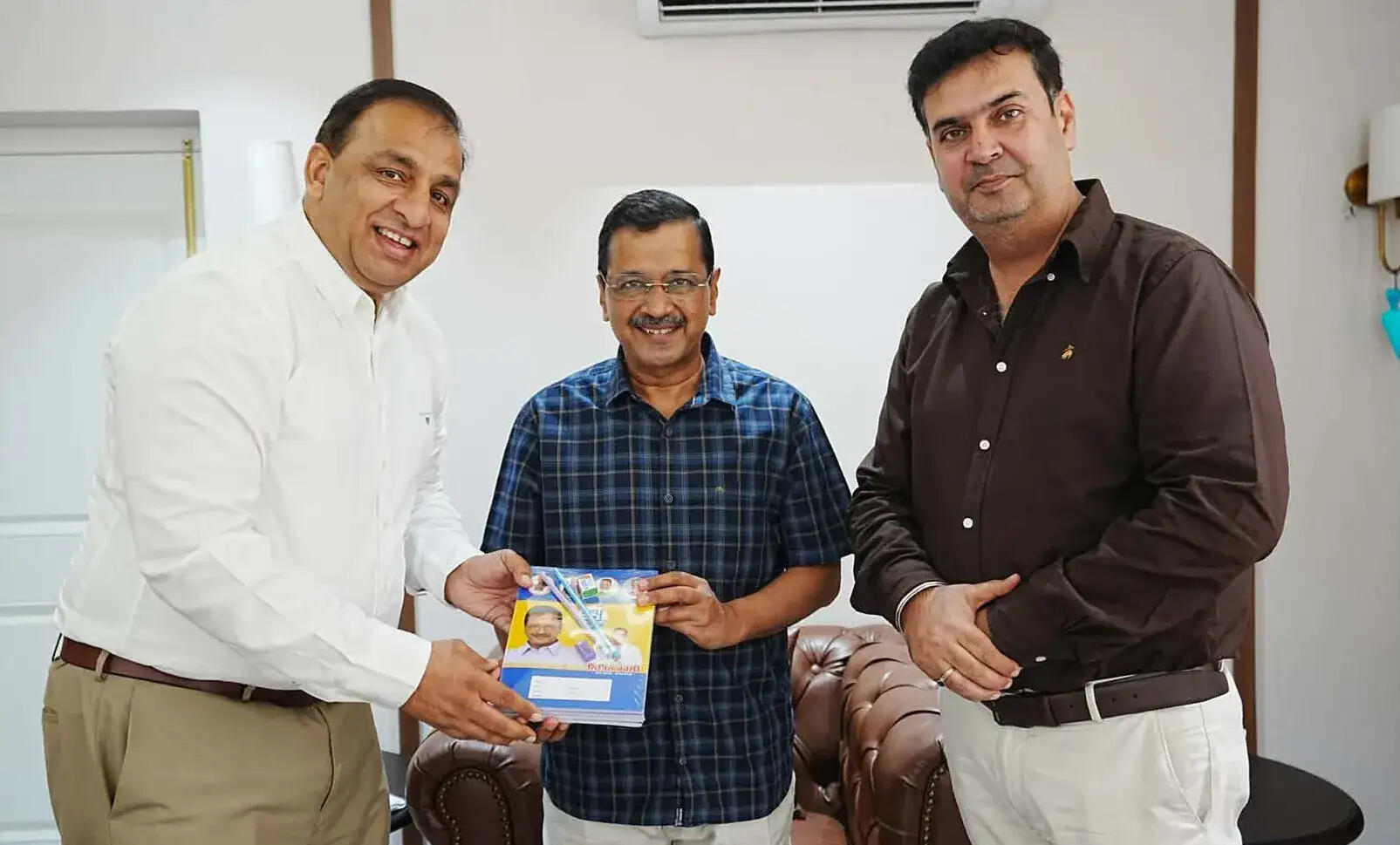 अरविंद केजरीवाल से नितिन कोहली और मेयर वनीत धीर की महत्वपूर्ण मुलाकात