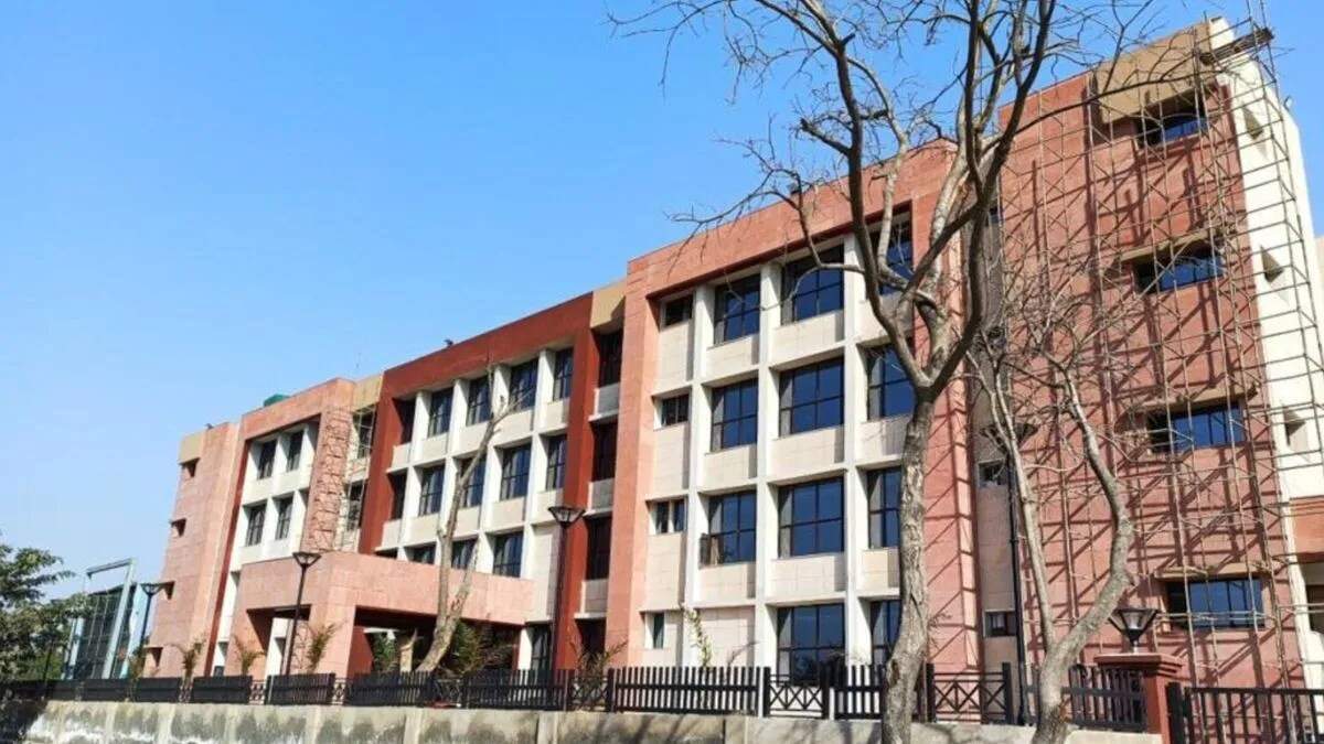 अंबाला में ड्राइविंग लाइसेंस और आरसी के स्मार्ट कार्ड की कमी से परेशान लोग