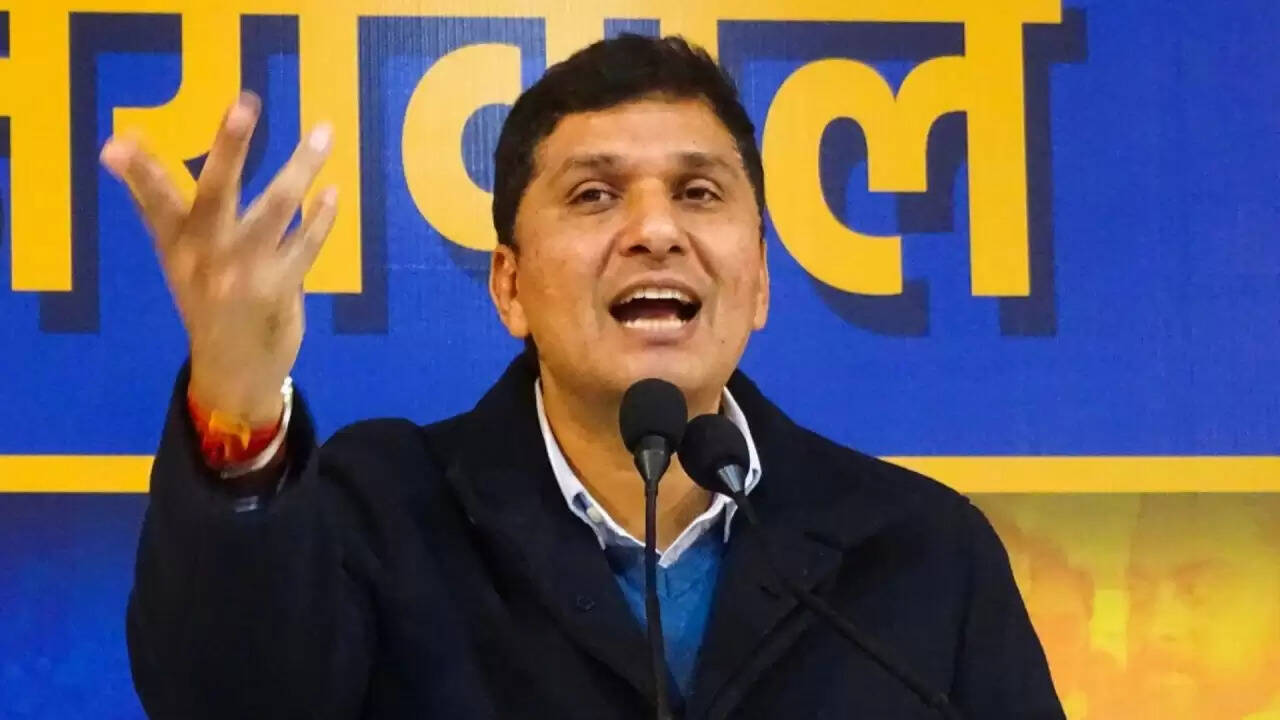 दिल्ली में पुरानी गाड़ियों पर रोक: AAP ने BJP पर लगाए गंभीर आरोप