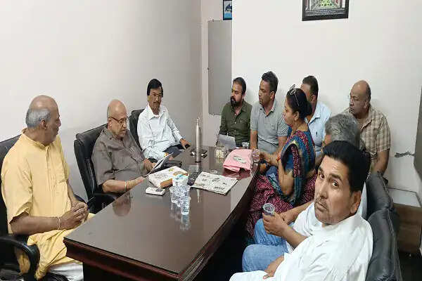 पूर्व सांसद खन्ना ने ऊर्जा संरक्षण के लिए मोदी के दिशा निर्देशों का पालन करने की अपील की