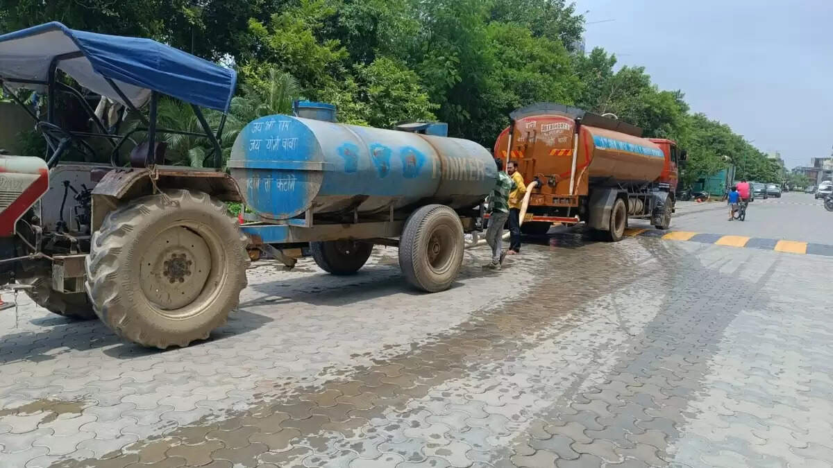 ग्रेटर नोएडा वेस्ट में पानी संकट: 7000 परिवारों की मुश्किलें बढ़ीं