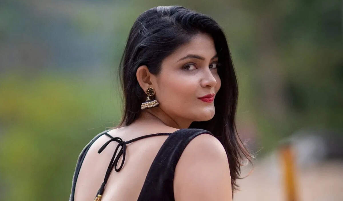 तेलुगू अभिनेत्री कल्पिका गणेश पर पब में हंगामा करने का आरोप