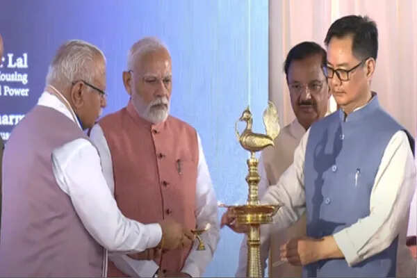 प्रधानमंत्री मोदी ने सांसदों के लिए 184 नए फ्लैट्स का उद्घाटन किया
