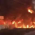 सोनीपत में दवा फैक्ट्री के बाहर खड़ी कार में आग, बड़ा हादसा टला