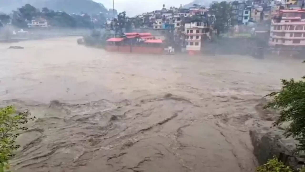 उत्तर भारत में भारी बारिश का अलर्ट: बाढ़ और लैंडस्लाइड का खतरा