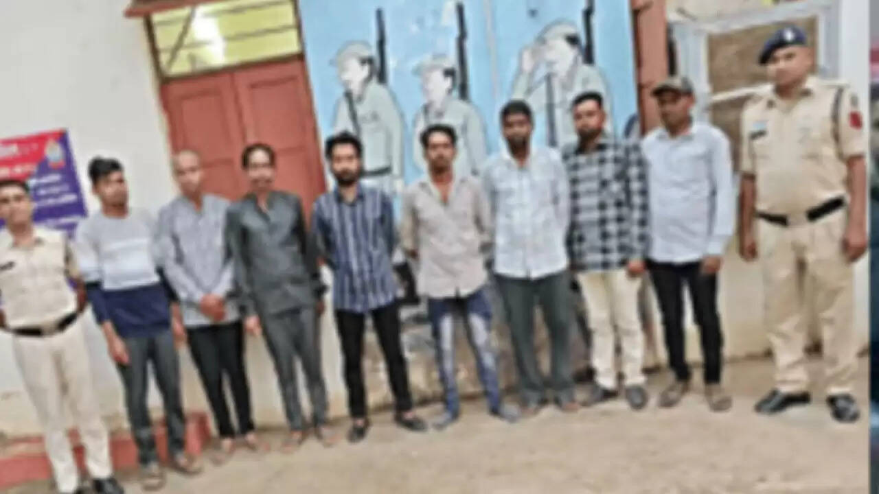 छत्तीसगढ़ में धर्मांतरण का मामला: पुलिस ने पास्टर समेत 8 लोगों को किया गिरफ्तार