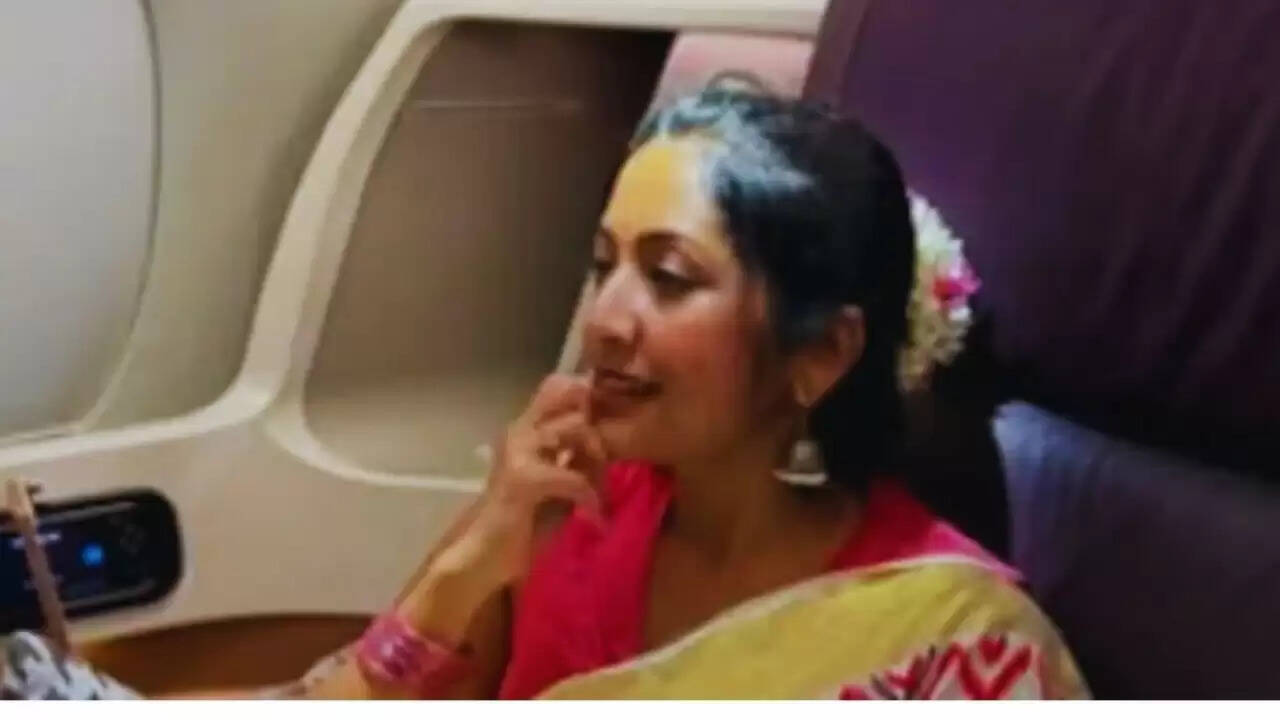 Navya Nair की ऑस्ट्रेलिया यात्रा में गजरे का विवाद: जुर्माना और ओणम उत्सव की खुशी
