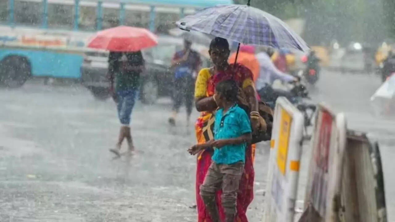 उत्तर प्रदेश में भारी बारिश के कारण स्कूलों की छुट्टी