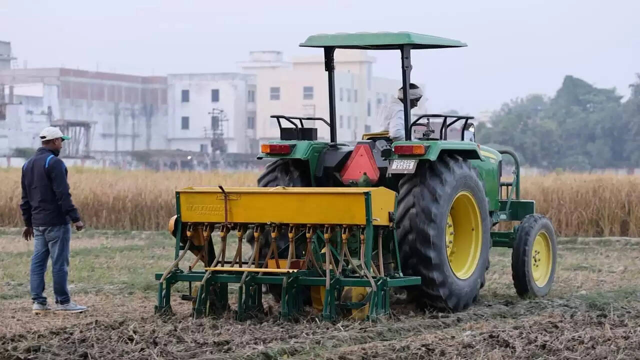 समय पर बुवाई और ज़ीरो टिलेज से किसान बढ़ा सकते हैं गेहूं की पैदावार: आइसार्क निदेशक