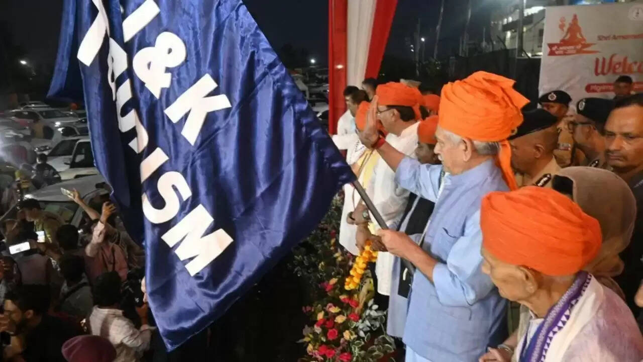 अमरनाथ यात्रा की शुरुआत: सुरक्षा के कड़े इंतजामों के बीच श्रद्धालुओं का जोश