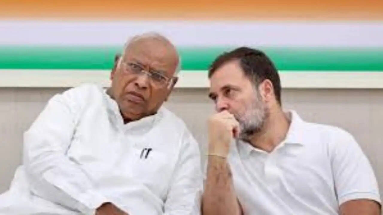 पंजाब में कांग्रेस की बैठक में असंतोष की लहर, नेताओं के बीच बढ़ी तल्खी