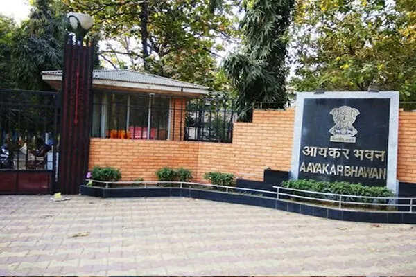 सोशल मीडिया इन्फ्लुएंसर्स के लिए आयकर रिटर्न में नया कोड लागू