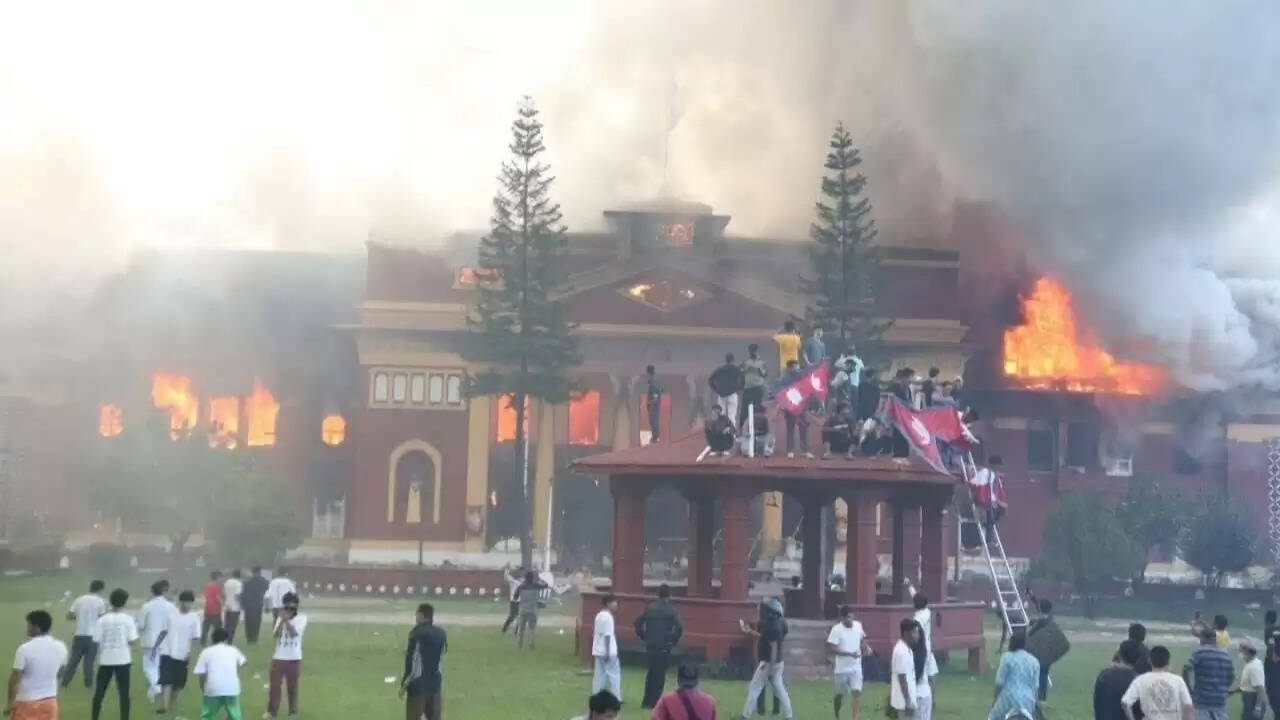 नेपाल में जनरल जेड के विरोध प्रदर्शन में पूर्व प्रधानमंत्री की पत्नी की मौत