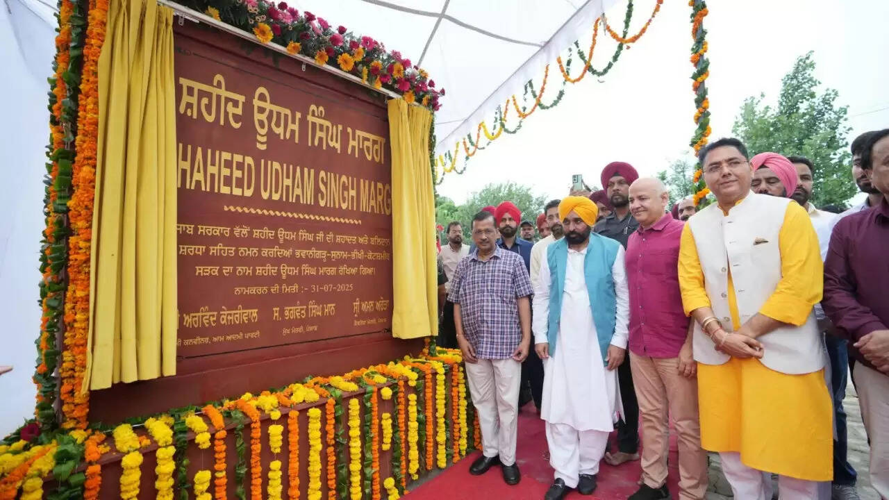 अरविंद केजरीवाल ने शहीद उधम सिंह को श्रद्धांजलि देते हुए विकास कार्यों का उद्घाटन किया