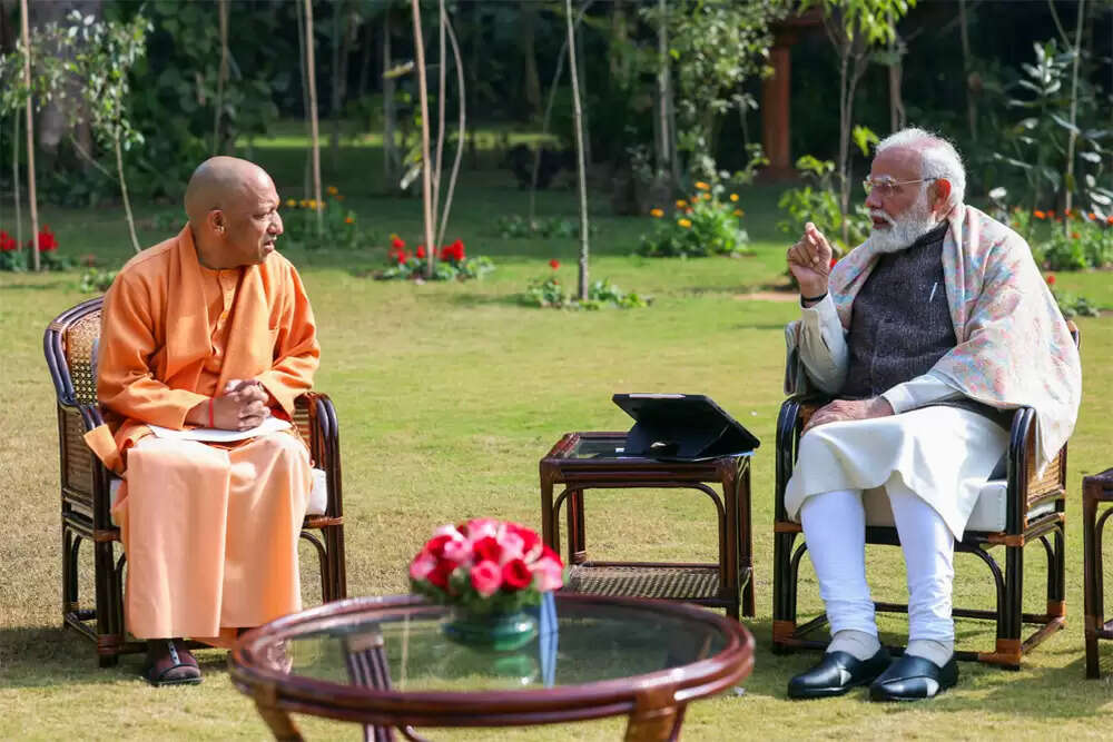 योगी आदित्यनाथ की दिल्ली यात्रा: भाजपा में संभावित बदलाव की चर्चा