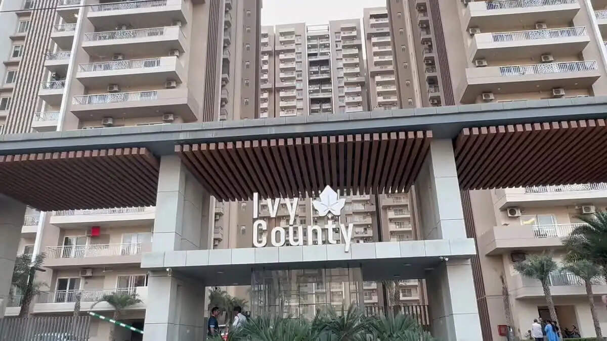 नोएडा की सोसाइटी में प्रेम प्रसंग के चलते युवक की हत्या