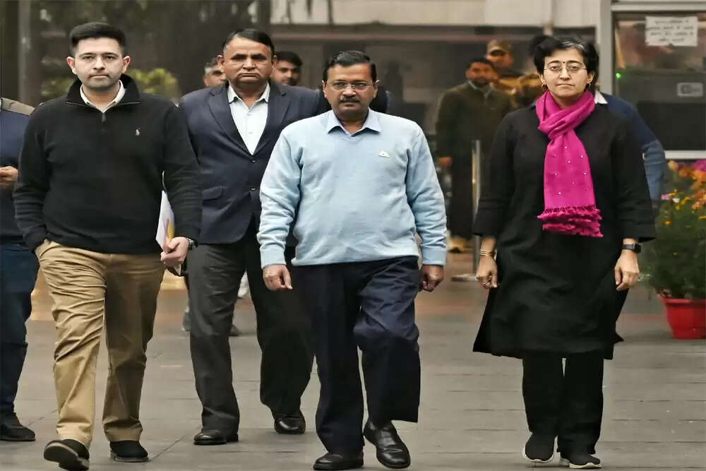 आम आदमी पार्टी के नेतृत्व में संकट: केजरीवाल और सिसोदिया की छाया में आतिशी और भारद्वाज