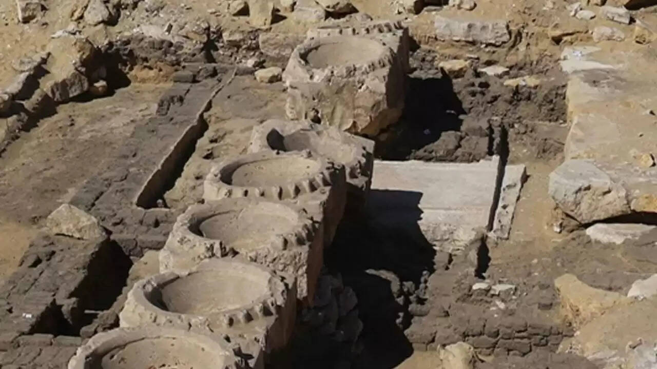 काहिरा के पास 4,500 साल पुराना सूर्य मंदिर: प्राचीन मिस्र की अद्भुत खोज