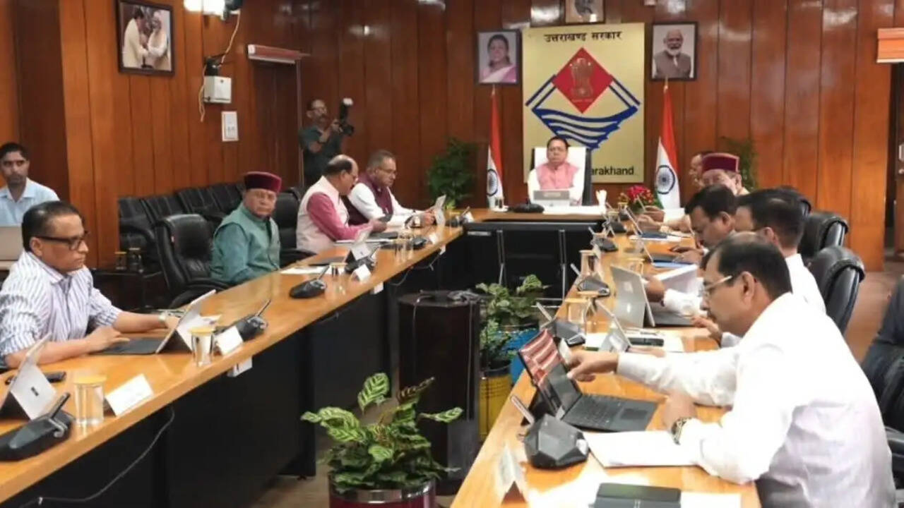 उत्तराखंड कैबिनेट की बैठक में 15 प्रस्तावों पर लगी मुहर, सामान्य वर्ग को मिलेगा लाभ