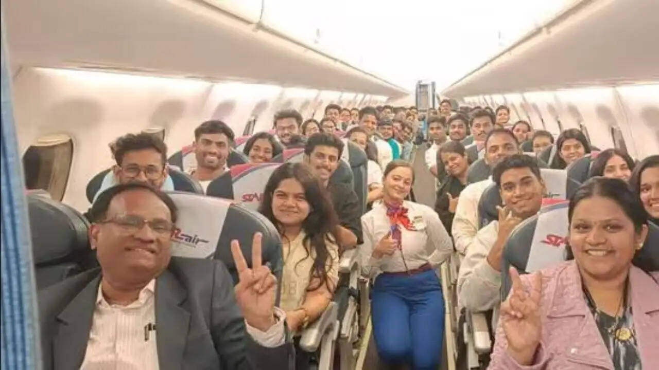 दुबई में फंसे महाराष्ट्र के छात्रों की सुरक्षित वापसी: तनाव के बीच राहत की सांस