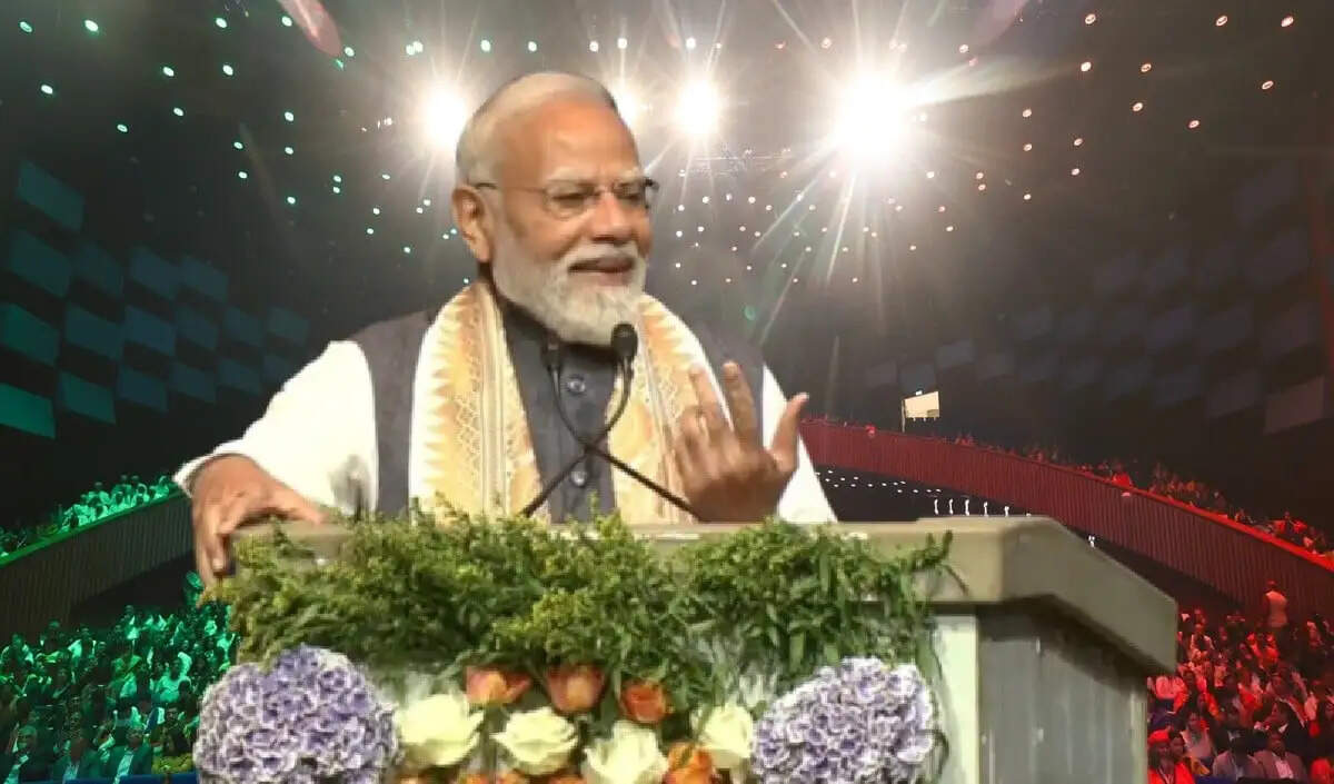 प्रधानमंत्री मोदी ने नीदरलैंड में भारतीय समुदाय को संबोधित किया