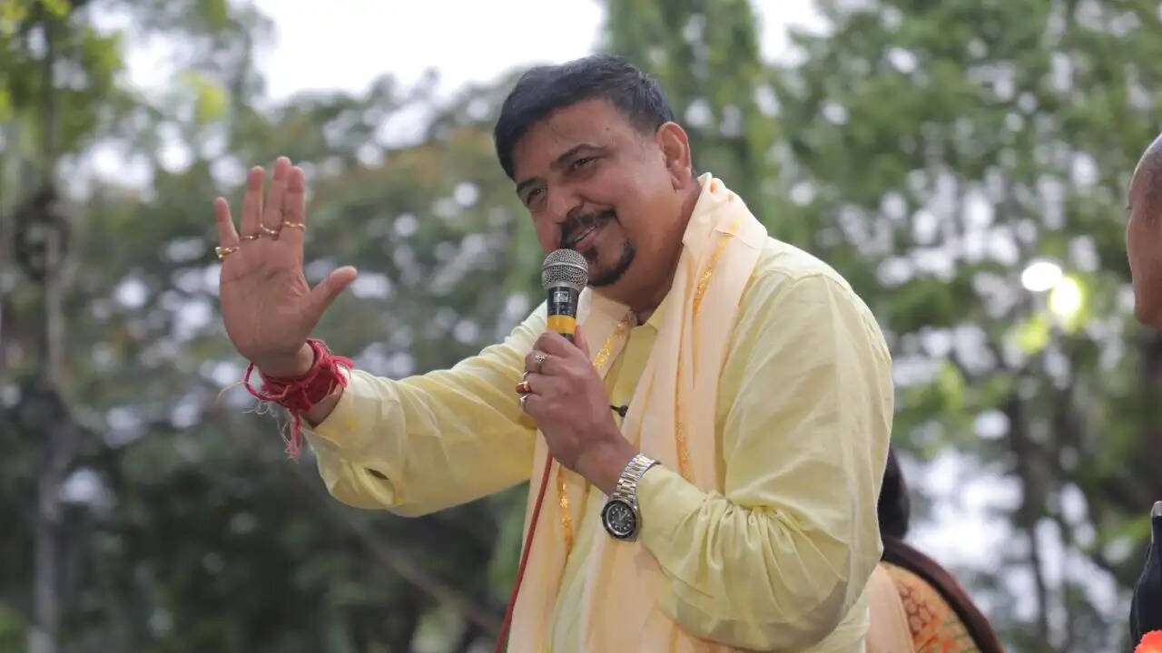 पश्चिम बंगाल में नगरपालिका भर्ती घोटाले में पूर्व मंत्री सुजीत बोस की गिरफ्तारी: क्या है मामला?