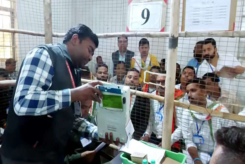 चुनाव आयोग का नया कदम: ईवीएम में उम्मीदवारों की तस्वीरें होंगी शामिल