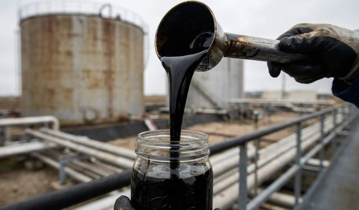 भारत की ईंधन कंपनियों ने कच्चे तेल के लिए नए स्रोतों की तलाश शुरू की