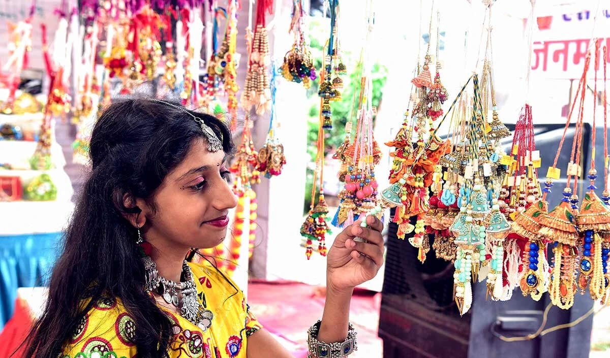 रक्षाबंधन पर ईश्वर को राखी बांधने का महत्व और शुभ मुहूर्त