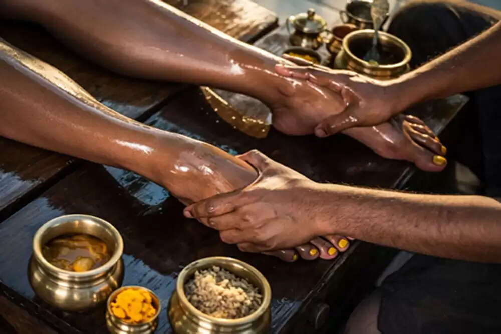 पादाभ्यंग: थकान दूर करने का आयुर्वेदिक उपाय
