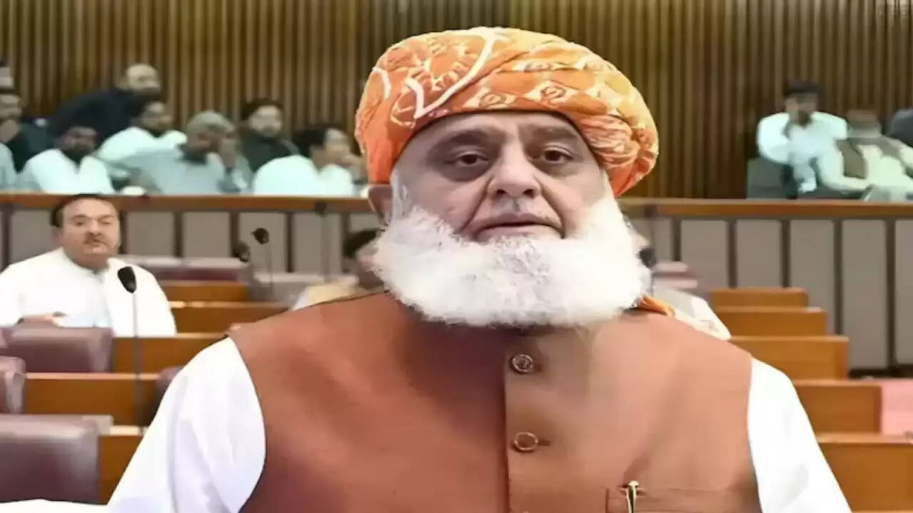 पाकिस्तान के मौलाना फजलुर रहमान की बांग्लादेश यात्रा: धार्मिक और राजनीतिक संकेत