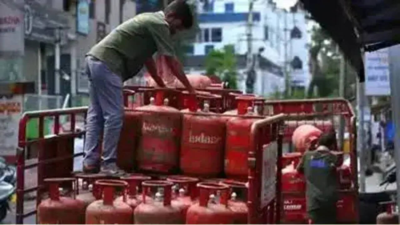बलाचौर में गैस एजेंसी की उपभोक्ताओं के प्रति लापरवाही