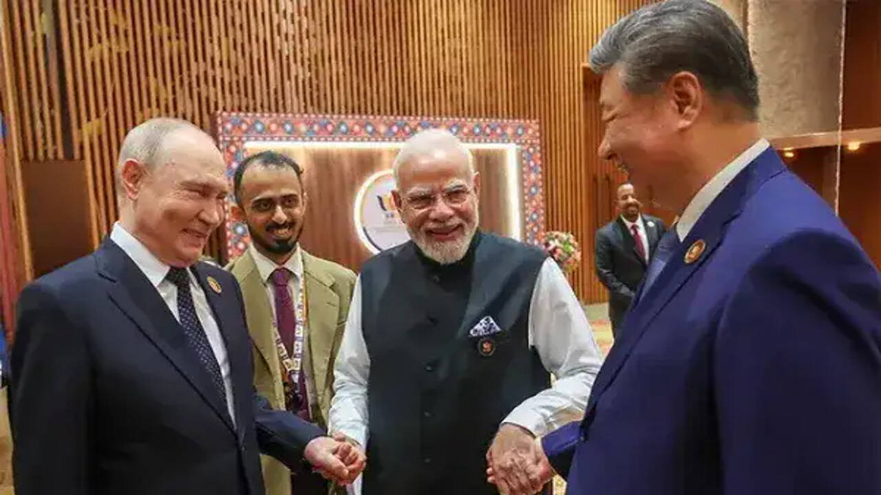 ब्रिक्स शिखर सम्मेलन में नई दिल्ली घोषणा को मिली सर्वसम्मति, पीएम मोदी ने जारी किए डाक टिकट