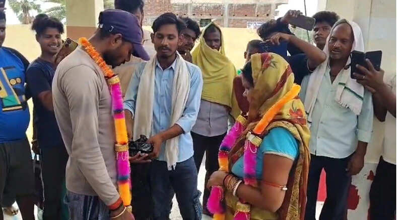 बिहार में 36 वर्षीय महिला ने 24 वर्षीय युवक से की शादी, प्रेम कहानी बनी चर्चा का विषय