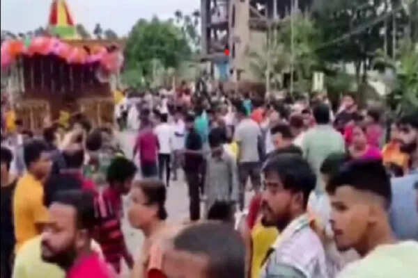 हैदराबाद में कृष्णाष्टमी उत्सव के दौरान रथ यात्रा में करंट लगने से पांच की मौत