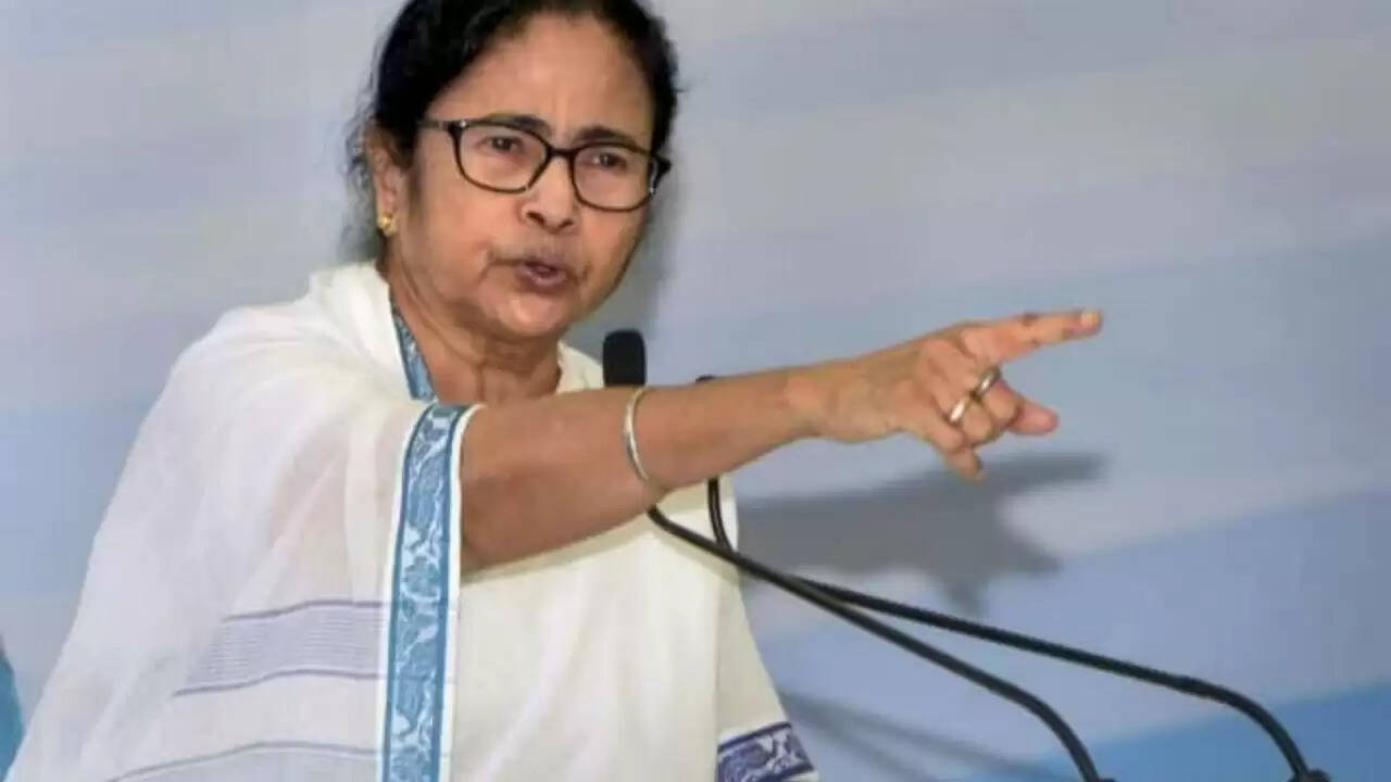 सुप्रीम कोर्ट ने TMC को दिया बड़ा झटका, ED की छापेमारी पर रोक