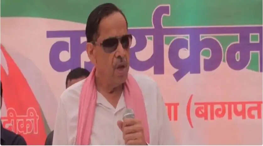 सपा नेता नसीमुद्दीन सिद्दीकी का विवादास्पद बयान, सभी को बारी-बारी से ठोकने का आरोप