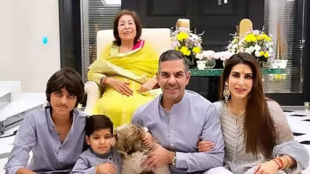 संजय कपूर की संदिग्ध मौत: मां ने उठाए गंभीर सवाल