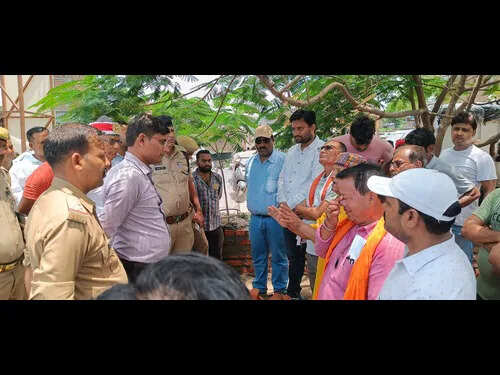 गौशाला भूमि विवाद: नगर पालिका और समिति के बीच तीखी बहस