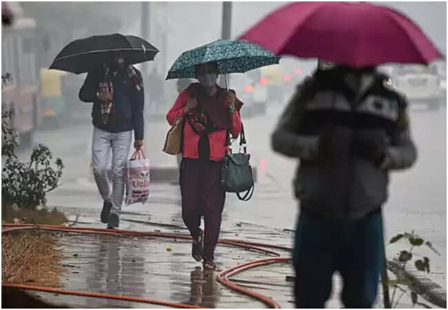 उत्तर भारत में नए साल पर बारिश की चेतावनी, ठंड से राहत की उम्मीद