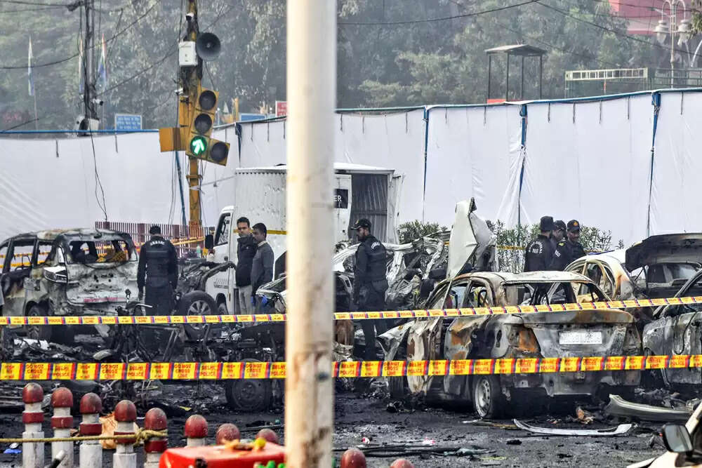 दिल्ली कार विस्फोट मामले में नया संदिग्ध हिरासत में